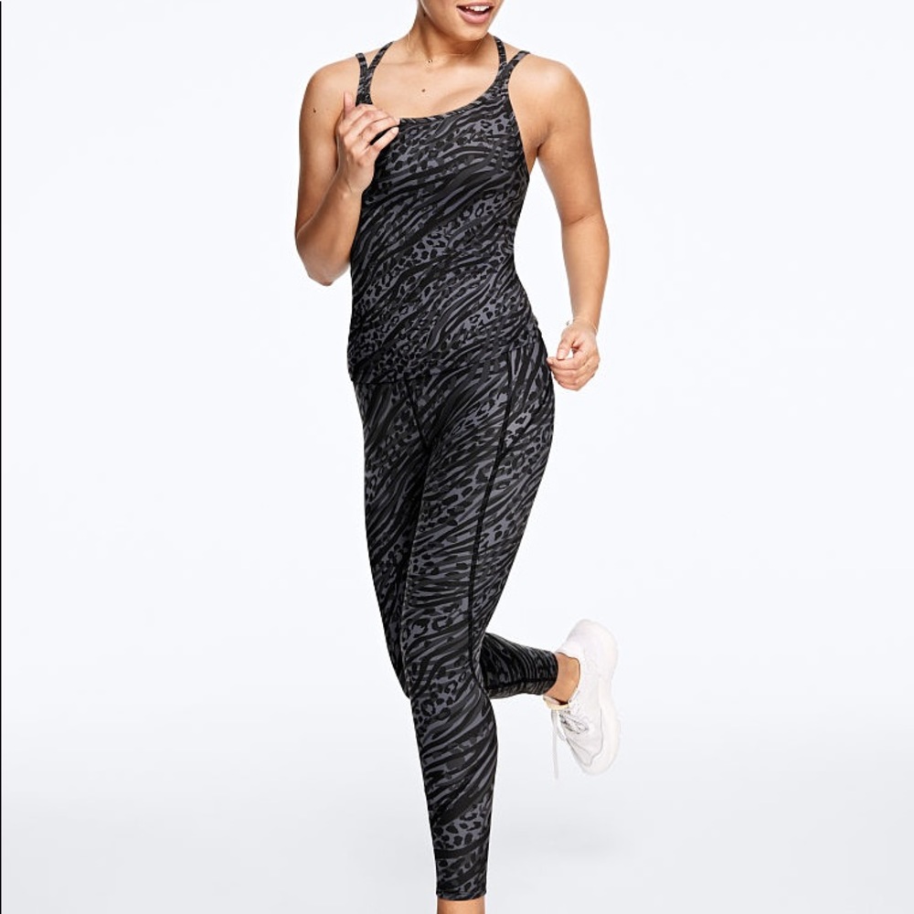 VS pink Stormy Grey Leopard Zebra leggings NWT